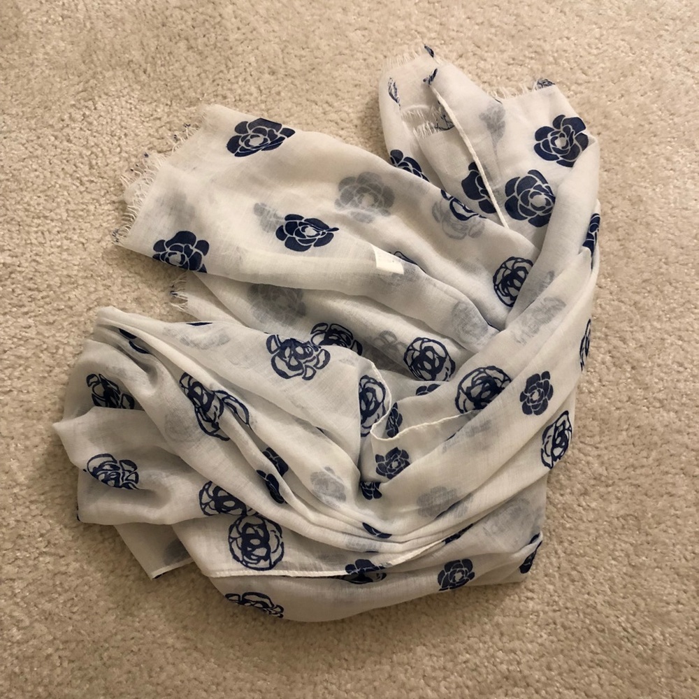 Scarf - Picture 2 of 3